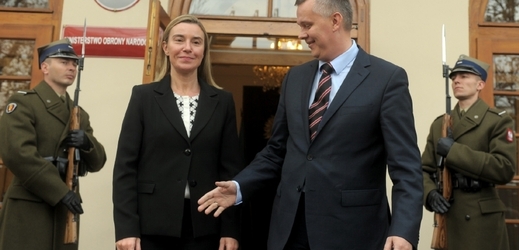 Mogheriniová na návštěvě Varšavy.