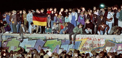 Mohla Berlínská zeď padnout o několik let dříve?