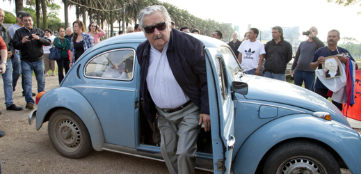 Prezident Uruguaye José Mujica se svým volkswagenem.