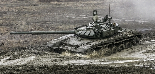 Podle Kyjeva pronikly na ukrajinské území ruské tanky (ilustrační foto).