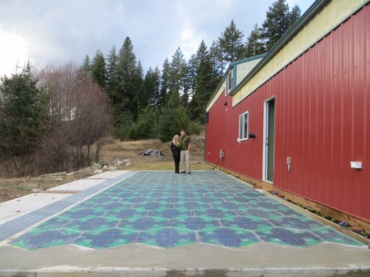 Julie and Scott Brusawovi mají zatím vlastní solární parkoviště.