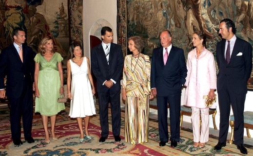 Princezna Cristina a její manžel (vlevo) s královskou rodinou.
