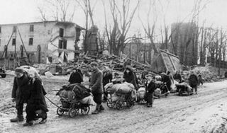 Němci utíkají ze svých domovů na východě, anebo je z nich vyhánějí (ilustrační foto).