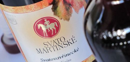 Na český trh letos půjde 1,9 milionu lahví svatomartinského vína.