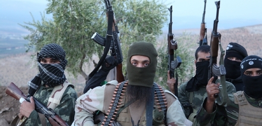 Bojovník z Velké Británie si pochvaluje, že být v řadách Islámského státu je prý lepší než hrát Call of Duty (ilustrační foto).