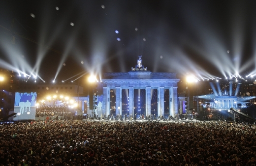 Berlínské ulice zaplnily tisíce lidí.