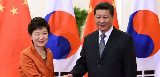 Jihokorejská prezidentka Pak Kun-hje a čínský prezident Si Ťin-pching.
