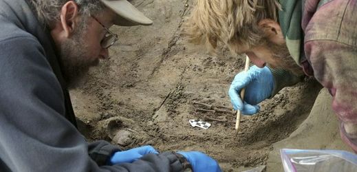 Vědci objevili tělesné ostatky dvou malých dětí z doby ledové.