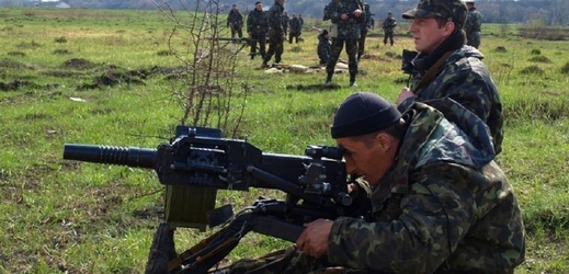 Ukrajinští vojáci při výcviku.
