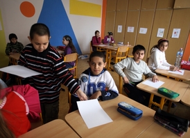 Ministerstvo školství průběžně podporuje vzdělávání romských dětí prostřednictvím řady programů.