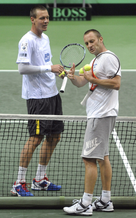 Tomáš Krupa (vpravo), trenér, s Tomášem Berdychem.
