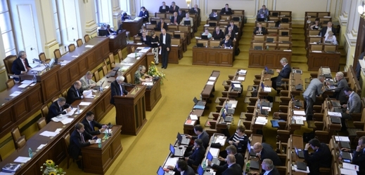 Poslanecká sněmovna schválila novelu o platech ústavních činitelů.