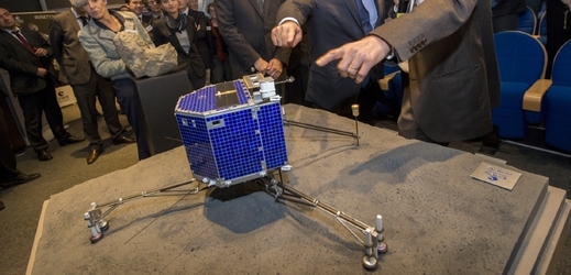 Model modulu Philae, který byl vyslán na kometu.