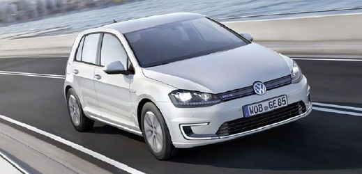 Mezi elektromobily je na českém trhu také VW e-Golf.