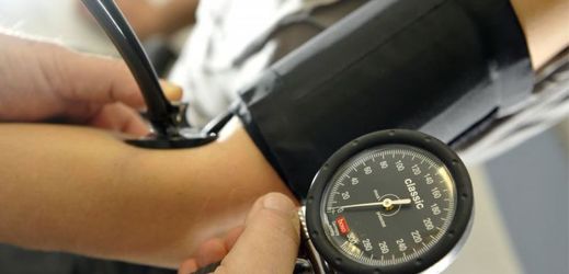 Poprvé v Česku lékaři vyzkoušeli léčbu vysokého krevního tlaku chirurgickým zákrokem Ilustrační foto).