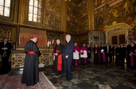 Bohoslužby se účastnil prezident Miloš Zeman, kardinál Pietro Parolin a kardinál Dominik Duka (ilustrační foto).