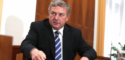 Antonín Prachař, ministr dopravy v demisi.