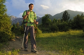 Nordic walking má mnoho příznivců.