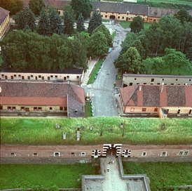 Politici se zúčastní piety, která se odehraje v Terezíně.