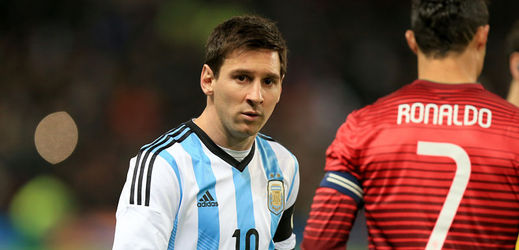 Velcí rivalové Portugalec Cristiano Ronaldo i Argentinec Lionel Messi odehráli jen první půli.
