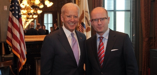Americký viceprezident Joe Biden s českým ministerským předsedou Bohuslavem Sobotkou.