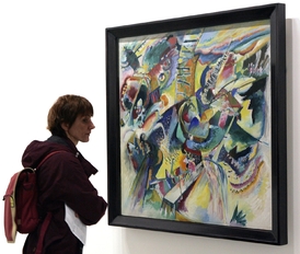 Kandinskij vnímal tóny barevně. Zhudebnění jeho obrazu si můžete poslechnout níže.