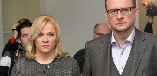 Jana Nečasová (dříve Nagyová) přišla k soudu s manželem Petrem Nečasem.