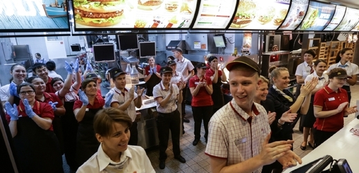 Otevření McDonald's v Moskvě po třech měsících.