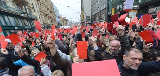 Protesty proti Zemanovi na Národní třídě 17. listopadu 2014.