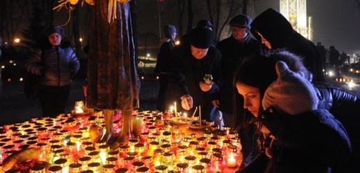 Pietní akt na památku obětí hladomoru, listopad 2012.