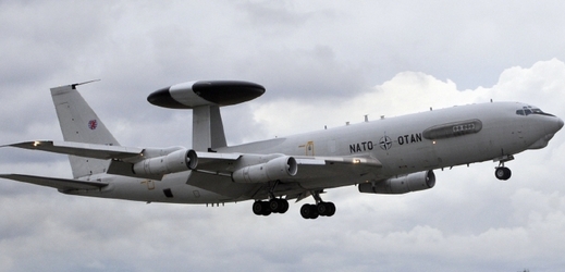Letoun včasné výstrahy NATO E-3A systému AWACS