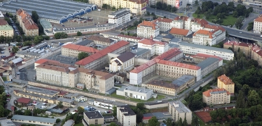 Letecký pohled na areál věznice Pankrác.