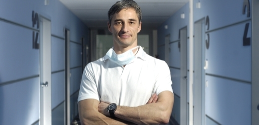 Plastický chirurg Roman Kufa.
