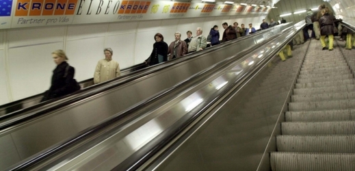 Eskalátory ve stanici metra Můstek.