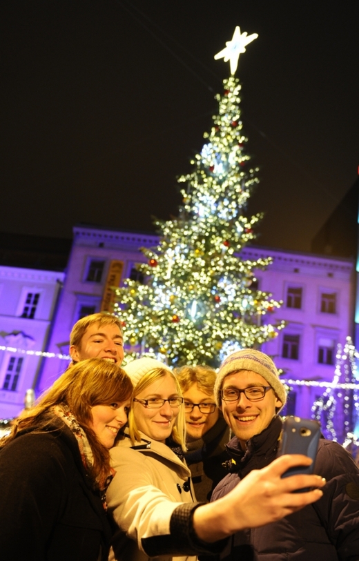 Návštěvníci slavnostního rozsvícení vánočního stromku v Brně.