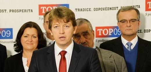 Jiří Koubek (uprostřed) chce obnovit spolupráci mezi vedením TOP 09 a magistrátem.