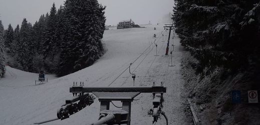 Skiareál Černá hora den před zahájením sezóny. 