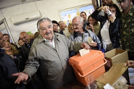 Dosavadní prezident José Mujica.
