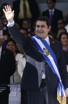 Osvědčení o zápisu do knihy převzal osobně honduraský prezident Juan Orlando Hernández.