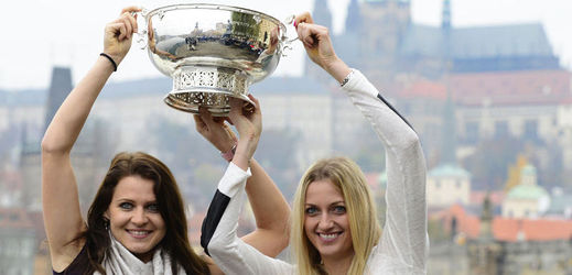 Lucie Šafářová a Petra Kvitová společně vybojovaly titul ve Fed Cupu.