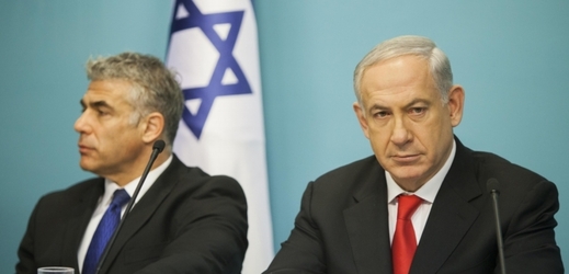 Benjamin Netanajhu a Jair Lapid (na snímku z 3. července 2014).