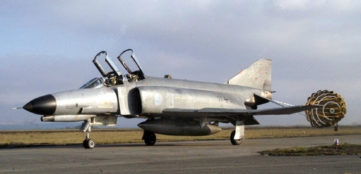 Letoun Phantom F-4F.