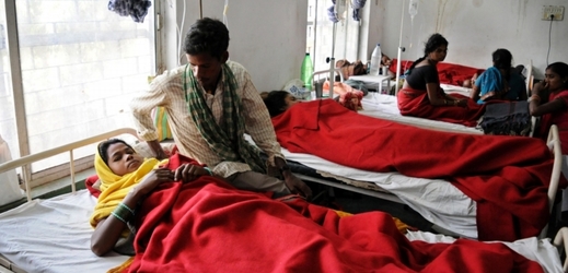 Sterilizace žen v Indii řeší úřady již podruhé.