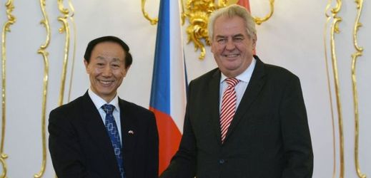 Prezident republiky Miloš Zeman přijal  v Praze šéfa oddělení pro zahraničí Ústředního výboru Komunistické strany Číny Wang Ťia-žueje.