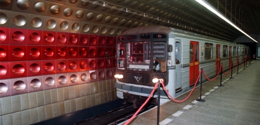Metro ve stanici Staroměstská.