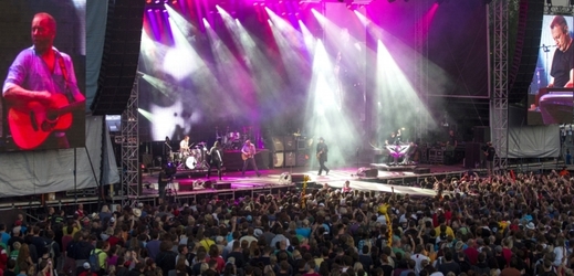Skupina Lucie vystoupila 5. července na hudebním festivalu Rock for People v Hradci Králové.