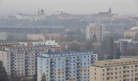 V Olomouckém kraji vyhlásili meteorologové smogovou situaci. Na snímku z 5. prosince je krajské město Olomouc z nadhledu.