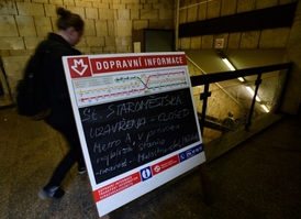 Dopravní podnik 5. prosince kvůli kontrole eskalátorů uzavřel stanici Staroměstská na lince metra A.