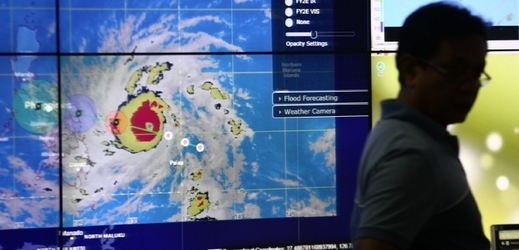 Tajfun Hagupit na radarech.