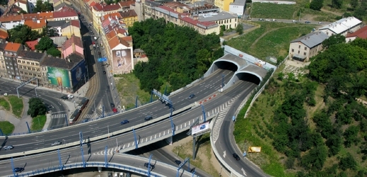Vjezd do Strahovského tunelu na Smíchově.